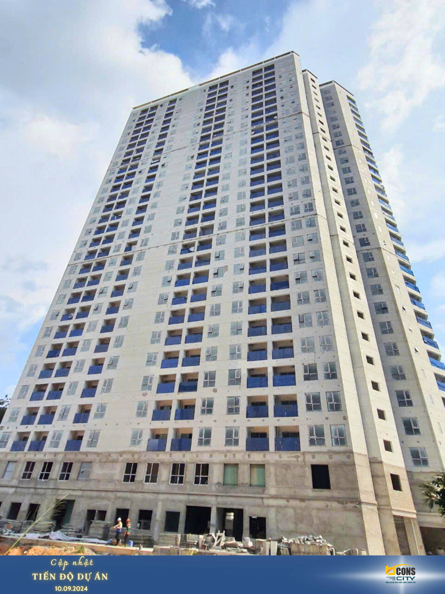 Thi công hoàn thiện mặt ngoài tòa nhà.1