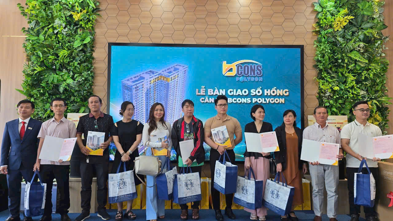 Lễ Bàn Giao Sổ Hồng Bcons Polygon ngày 29/06/2025 6 Cư dân nhận sổ hồng Bcons Polygon sáng 29-06-2025