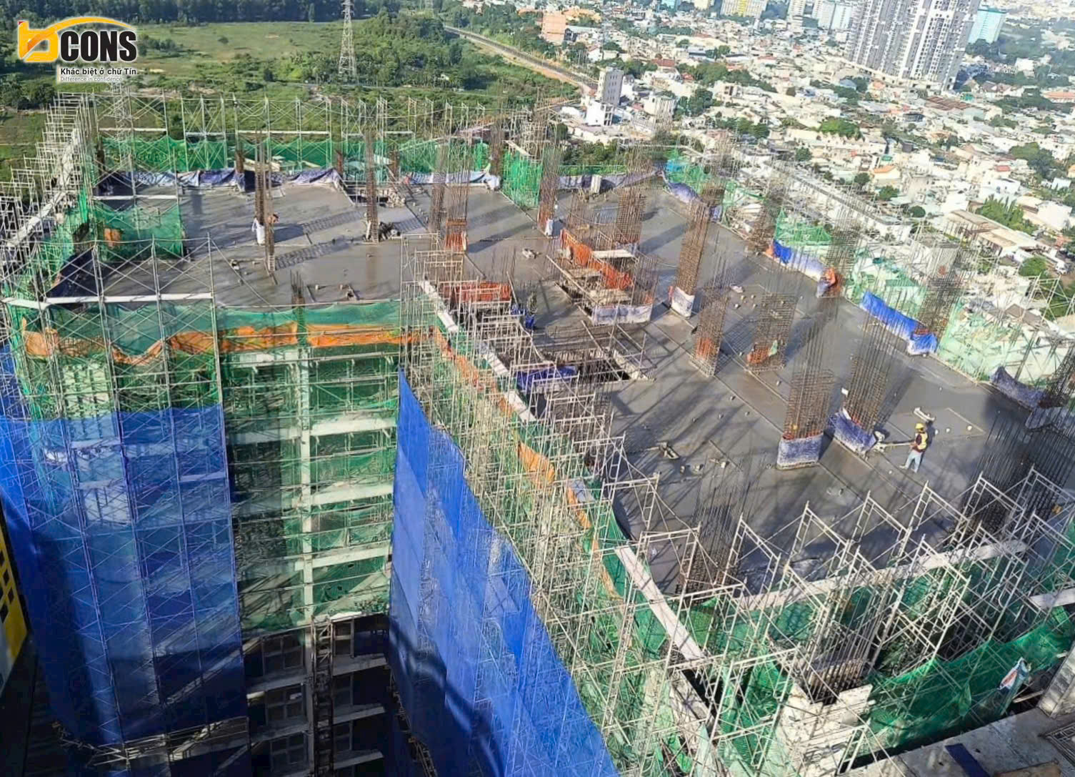 Công trường Bcons City 2 luôn duy trì sự tập trung cao độ, đảm bảo an toàn lao động và chất lượng công trình.