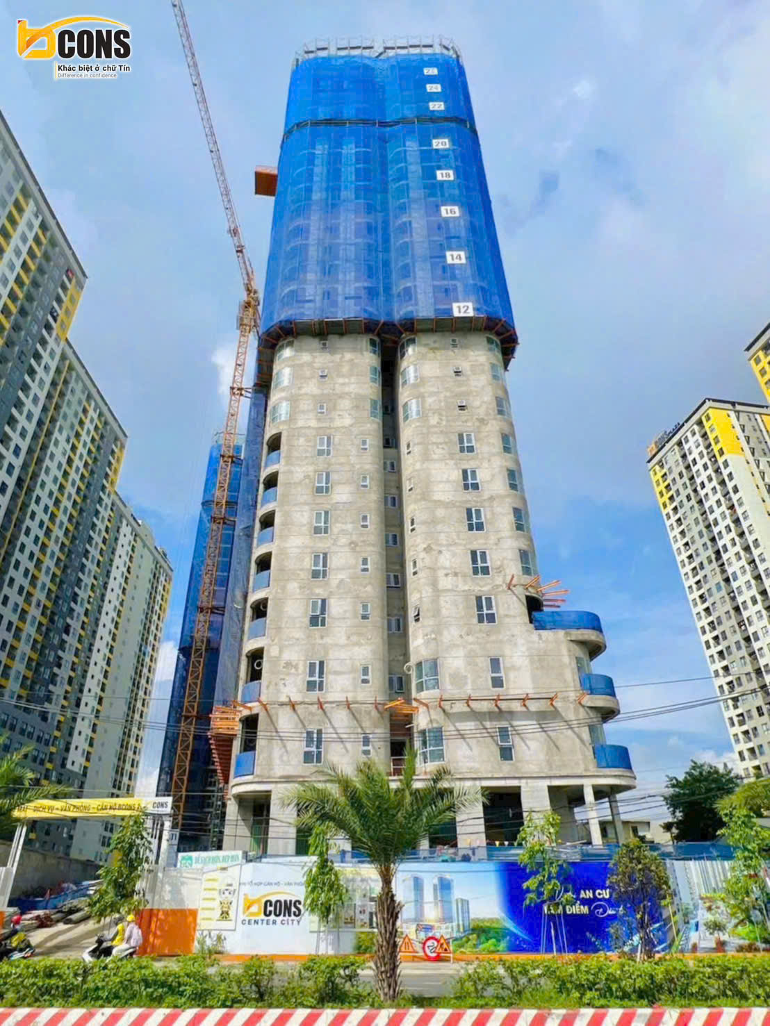 Công tác xây tường ngăn căn hộ tại tầng 17 đang được triển khai vô cùng tỉ mỉ và chuẩn xác.